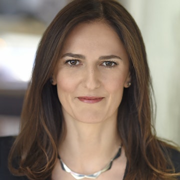 Caroline Webb Headshot